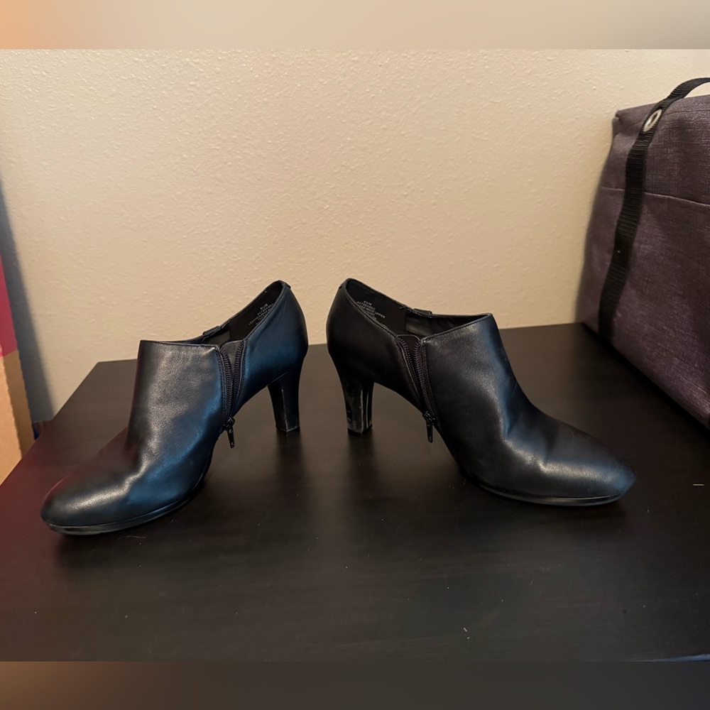Anne Klein Black Heeled Boots